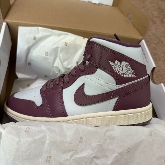 Nike Women's Air Jordan 1 Mid Pure Platinum/Sky J Mauve-Sail (BQ6472) size 6.5 - Picture 8 of 10